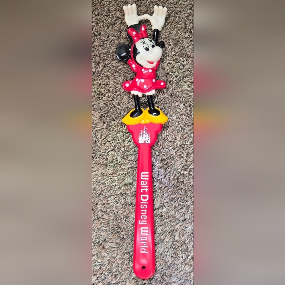 Disneyland Vintage Minnie Mouse Back Scratcher